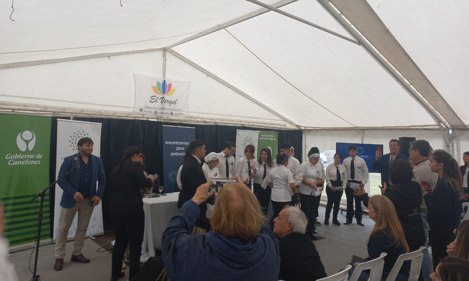 Estudiantes de la Escuela Técnica Superior de Las Piedras realizaron práctica laboral en CAMTURConecta 2025